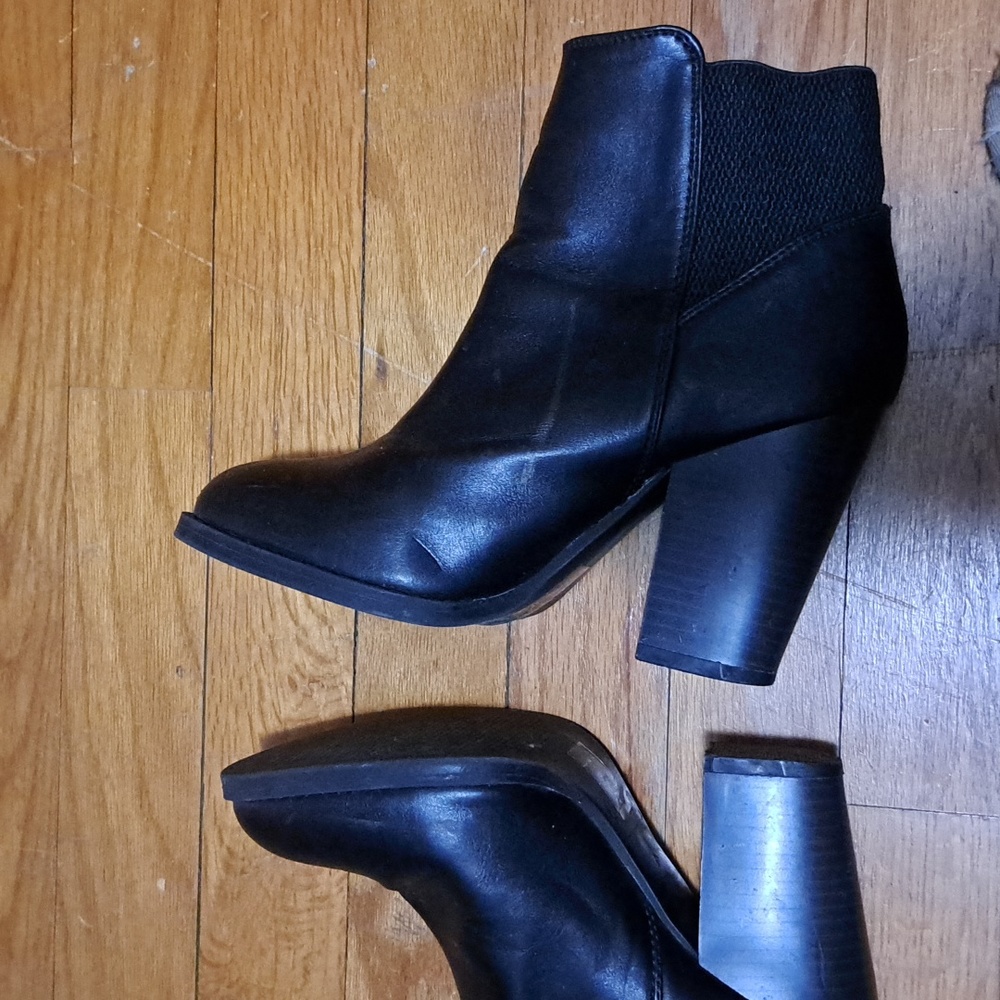 Heart in D black leather heel boots good used condition - Picture 4 of 6
